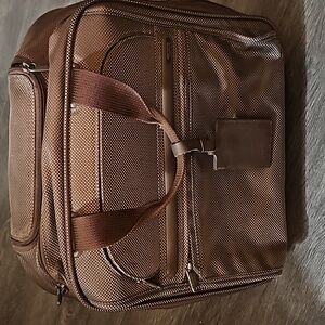 Tumi Rolling Brown Bag  Retractable Handle 2 Wheel Carry On w/Top Handle